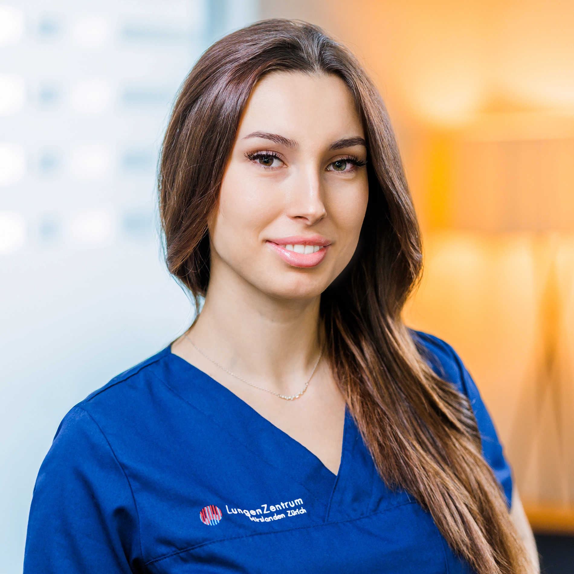 Porträt von Lorina Rexhepi, Medizinische Praxisassistentin (MPA) am LungenZentrum Hirslanden Zürich