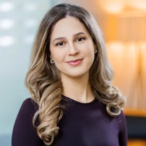 Porträt von Madlina Haxhijaha, Medizinische Praxisassistentin (MPA) am LungenZentrum Hirslanden Zürich