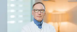 Porträt von Prof. Dr. med. Othmar Schöb, Facharzt für Chirurgie, speziell Thoraxchirurgie und Viszeralchirurgie am LungenZentrum Hirslanden Zürich