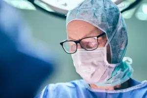 Thoraxchirurg des LungenZentrums Hirslanden Zürich während einer Operation