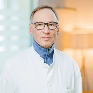 Porträt von Prof. Dr. med. Othmar Schöb, Facharzt für Chirurgie, speziell Thoraxchirurgie und Viszeralchirurgie am LungenZentrum Hirslanden Zürich